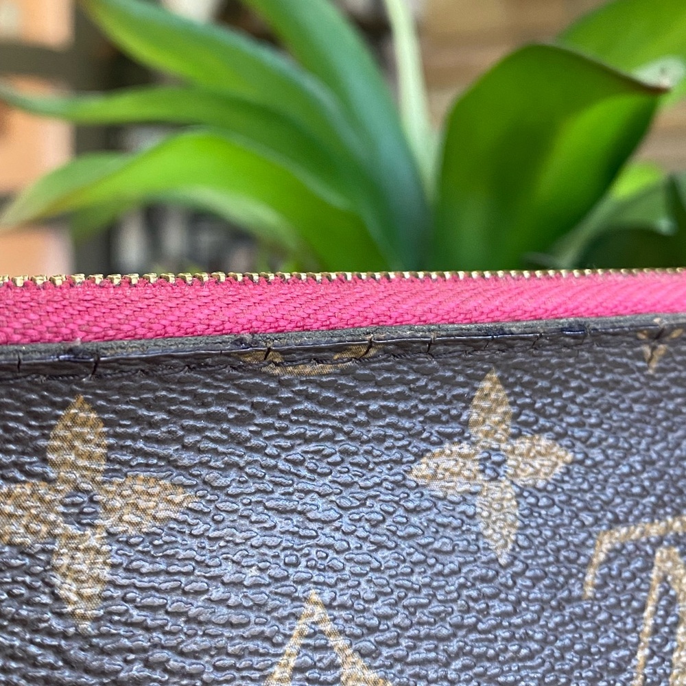 ❤️authentic pouch - Picture 6 of 16